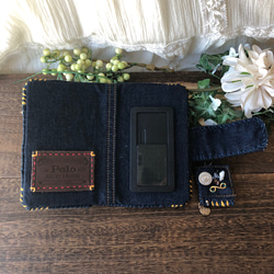 ビンテージデニムのリメイク・手帳型スマホケース ／ビーズとお花の刺繍・淡水パール／一点物・オンリーワン・メンズライク 5枚目の画像