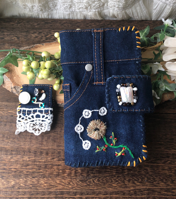 ビンテージデニムのリメイク・手帳型スマホケース ／ビーズとお花の刺繍・淡水パール／一点物・オンリーワン・メンズライク 16枚目の画像