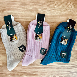 毛並みまで感じるリアル猫さん刺繍の靴下｜三毛猫フク タイツ