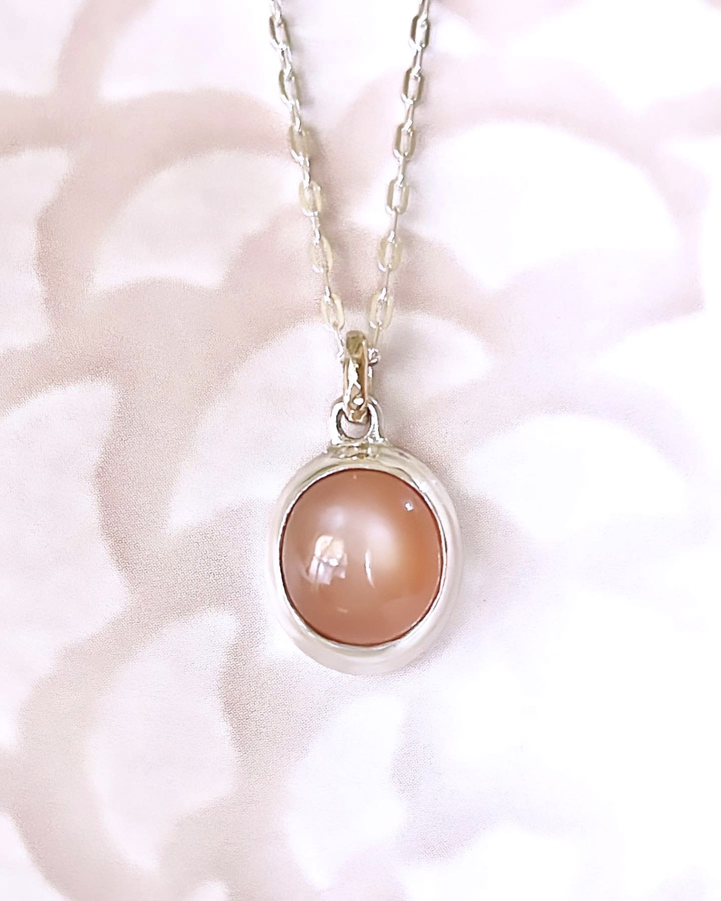 オレンジブラウンムーンストーンのペンダント