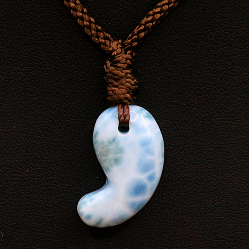 ラリマー/勾玉/卸価格/チョーカー/ペンダント/出雲型勾玉 勾玉