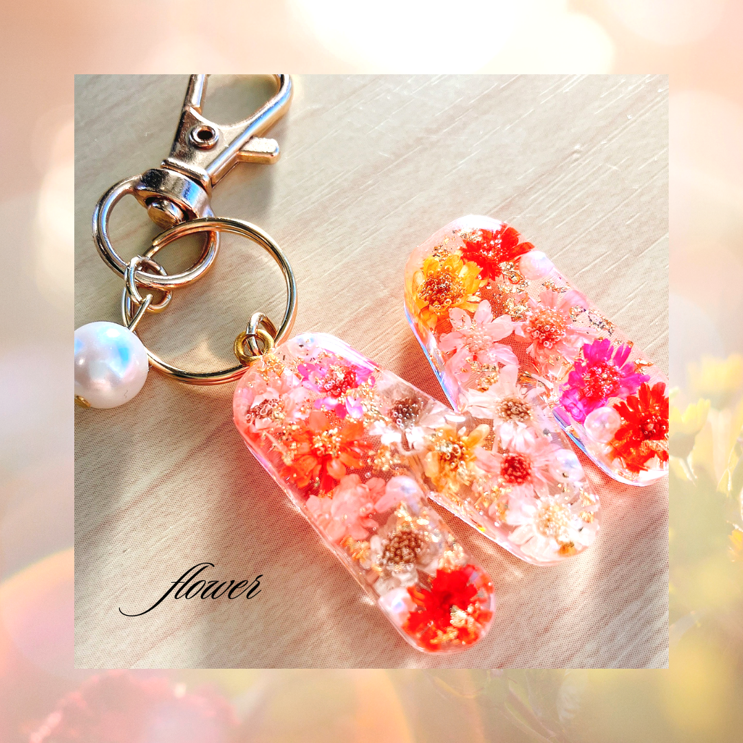 お花のイニシャルキーホルダー♪