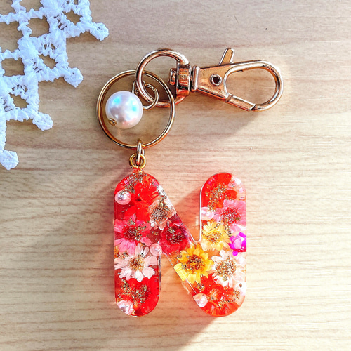 お花のイニシャルキーホルダー♪ Amazon.co.jp: イニシャルキーホルダー フラワー お花 アクリル