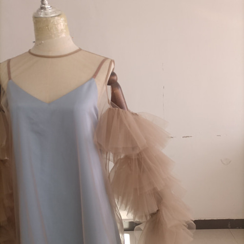 抜群のおしゃれ見えパーティードレス 水色カラードレス トレーン