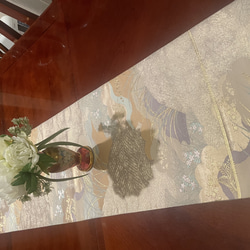 2292豪華な刺繍の袋帯リメイク　正絹テーブルランナー 1枚目の画像