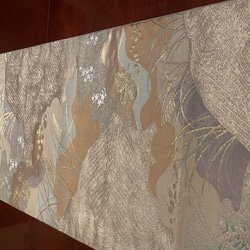 2292豪華な刺繍の袋帯リメイク　正絹テーブルランナー 5枚目の画像