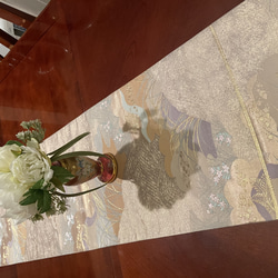 2292豪華な刺繍の袋帯リメイク　正絹テーブルランナー 2枚目の画像