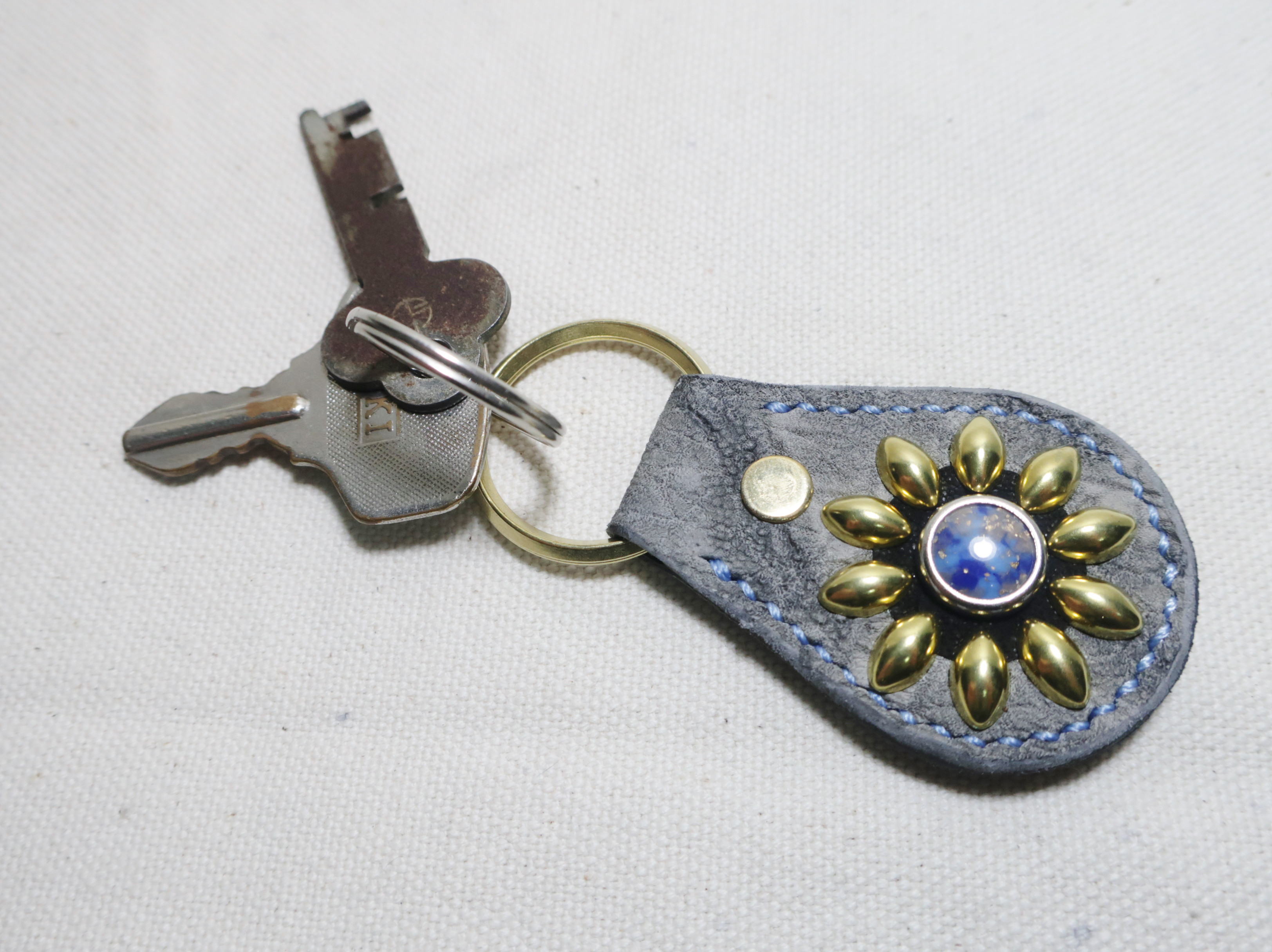 スタッズキーホルダー ヒポレザー キーリング カバ革 手縫い 革小物 レザークラフト ハンドクラフト 限定品 新品未使用