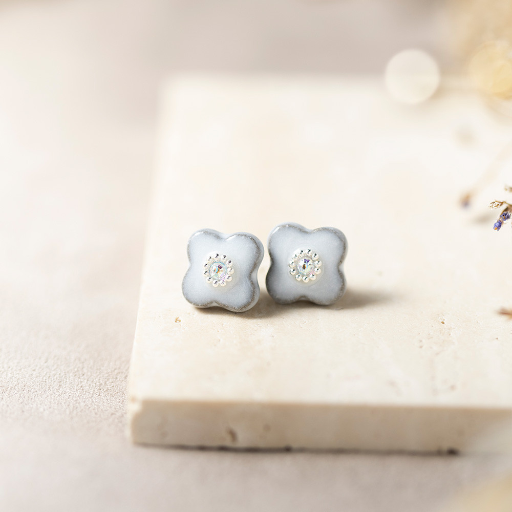 MIKELOオリジナル 陶器「tou」クリスタル フラワー ピアス／イヤリング｜白磁 ホワイト