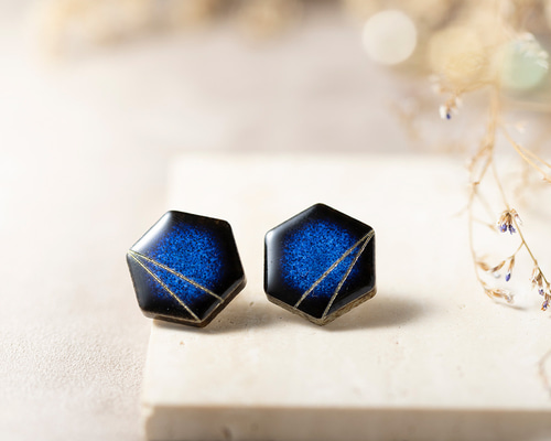美濃焼陶器×彫刻【carve】斜映 ピアス／イヤリング｜藍 ネイビー 六角