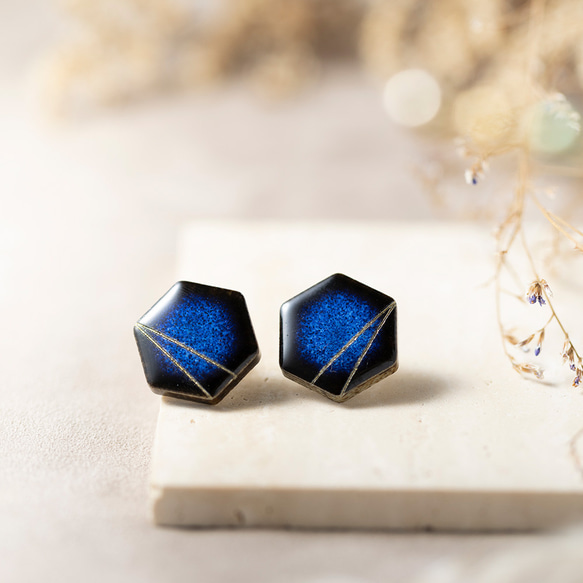 美濃焼陶器×彫刻【carve】斜映 ピアス／イヤリング｜藍 ネイビー 六角
