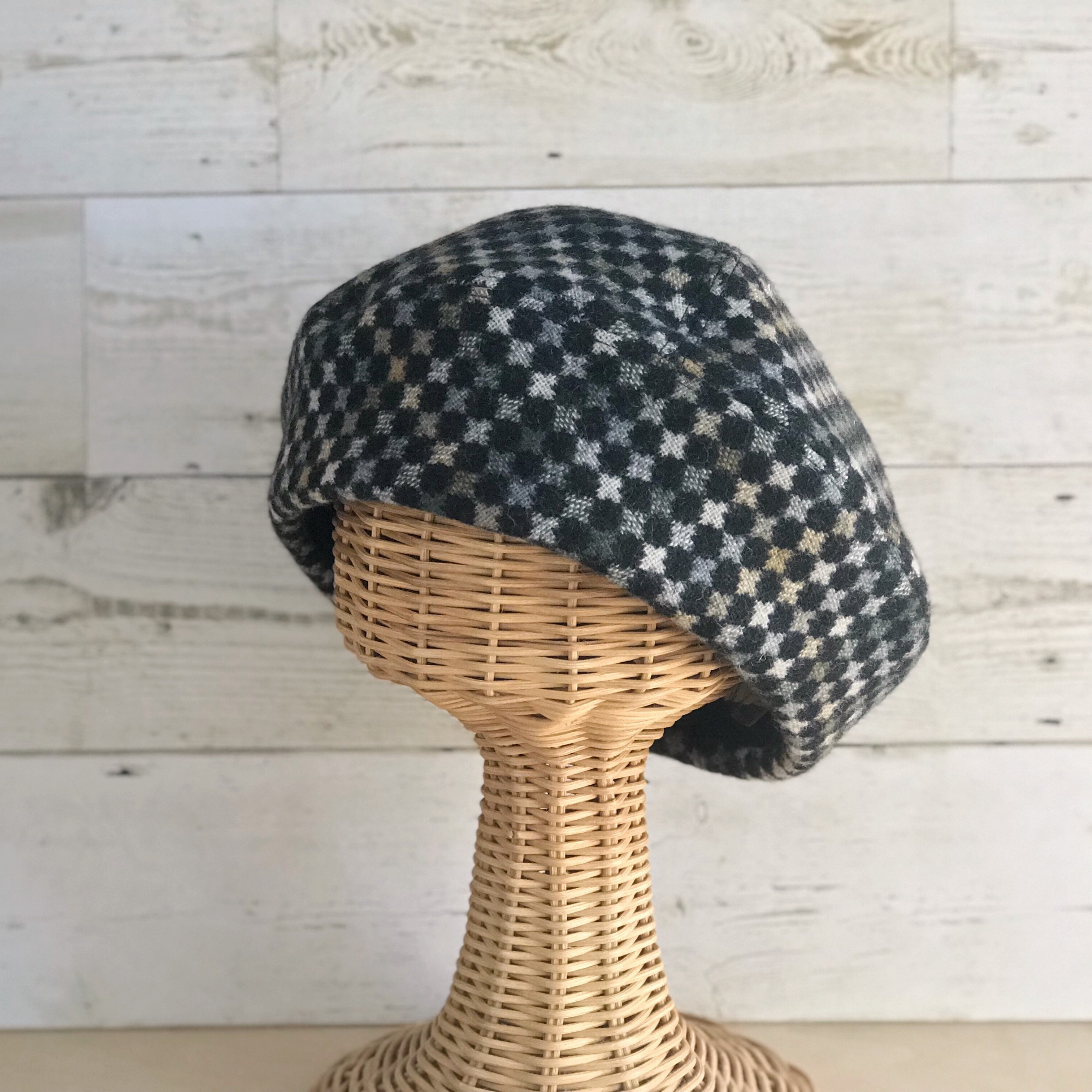 ラウンドベレー帽子・黒の変わり織