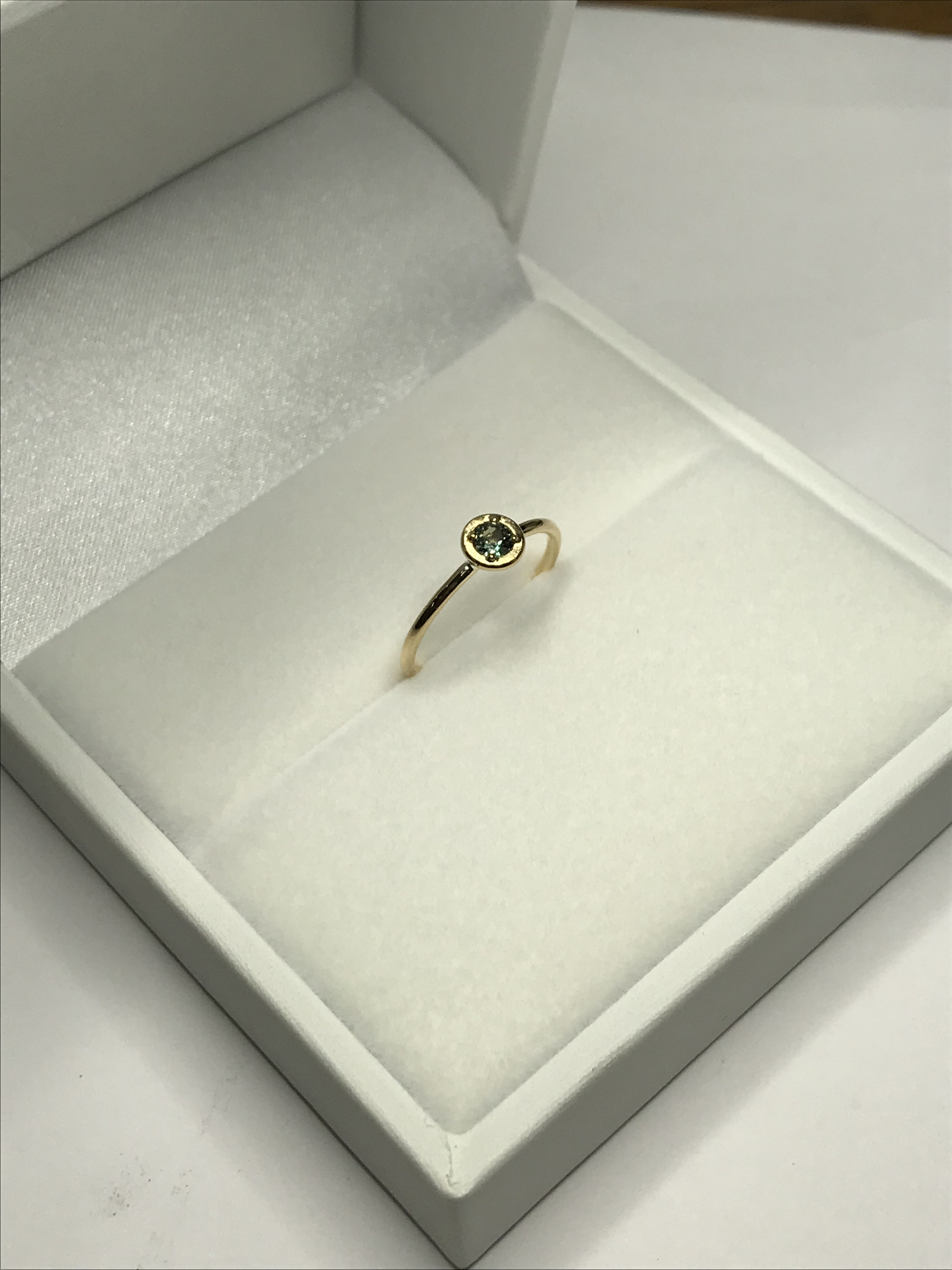 ＊手作り一点もの＊K18アレキサンドライトリング