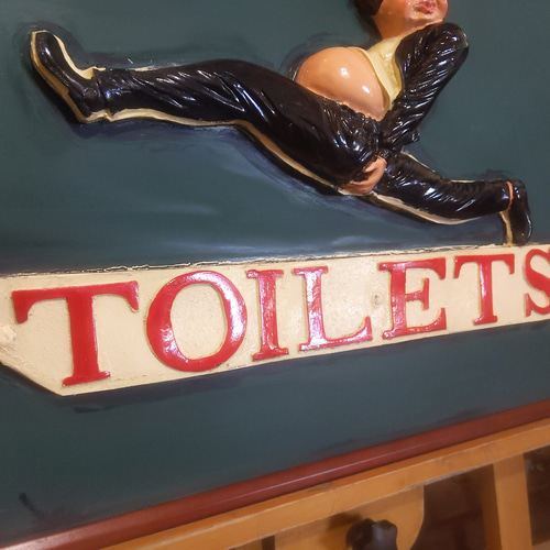 コミカルなトイレット看板 アンティークボード TOILETサイン 黒板 コミカルなトイレット看板 アンティークボード TOILETサイン