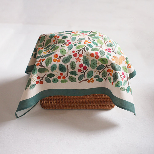 木の実とリスのタペストリー/コットンリネン(ミシン仕上げ）テーブル