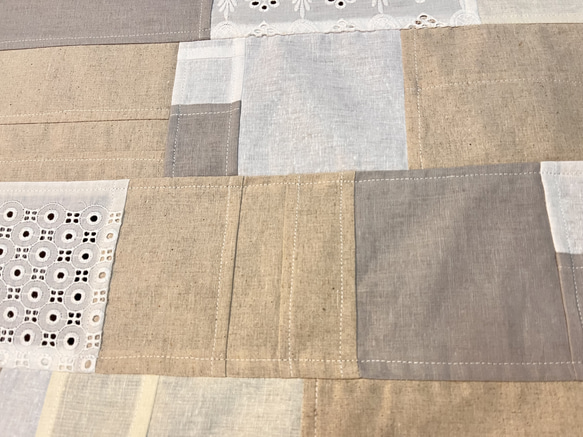 綿麻と刺繍生地のポジャギ風タペストリー95×70 5枚目の画像