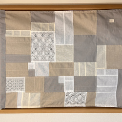 綿麻と刺繍生地のポジャギ風タペストリー95×70 3枚目の画像