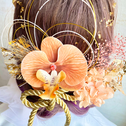髪飾り 胡蝶蘭 金色装飾（カラーの花×胡蝶蘭×水引きの和装髪飾り