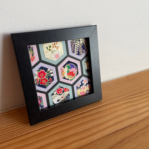 受注制作】＊亀甲文様 ＊千代紙の切り絵 貼り絵＊ 90×90㎜サイズ