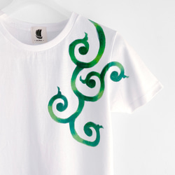 唐草柄緑メンズTシャツ グリーン 手描きで描いた唐草模様のTシャツ 8枚目の画像