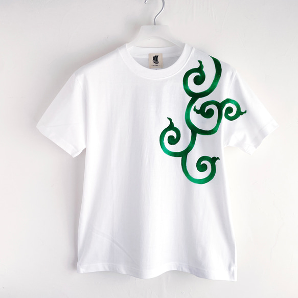 唐草柄緑メンズTシャツ グリーン 手描きで描いた唐草模様のTシャツ 2枚目の画像