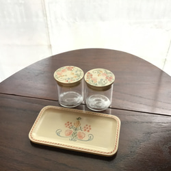 ［受注制作］Spring flowers ガラス瓶とトレーのセット✳︎調味料入れ　キャニスター　密閉容器　茶葉 3枚目の画像