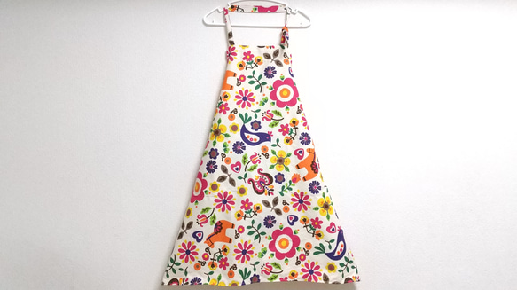 東欧風（生成り地・マゼンタ）サイズ・タイプが選べる　大人用エプロン　 1枚目の画像