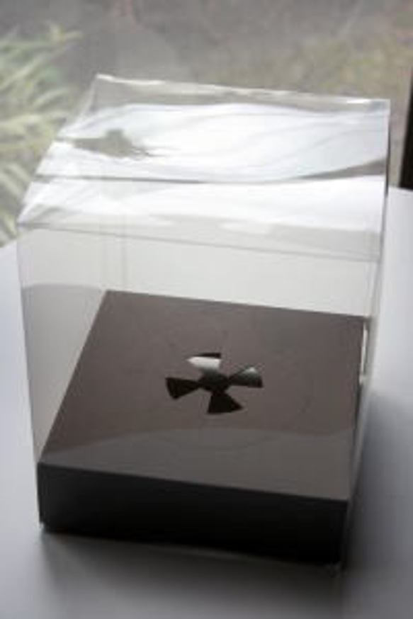 ウェディングブーケ、ブートニア　くすみカラーのクラッチブーケ　胡蝶蘭ブーケ　バラブーケ 8枚目の画像