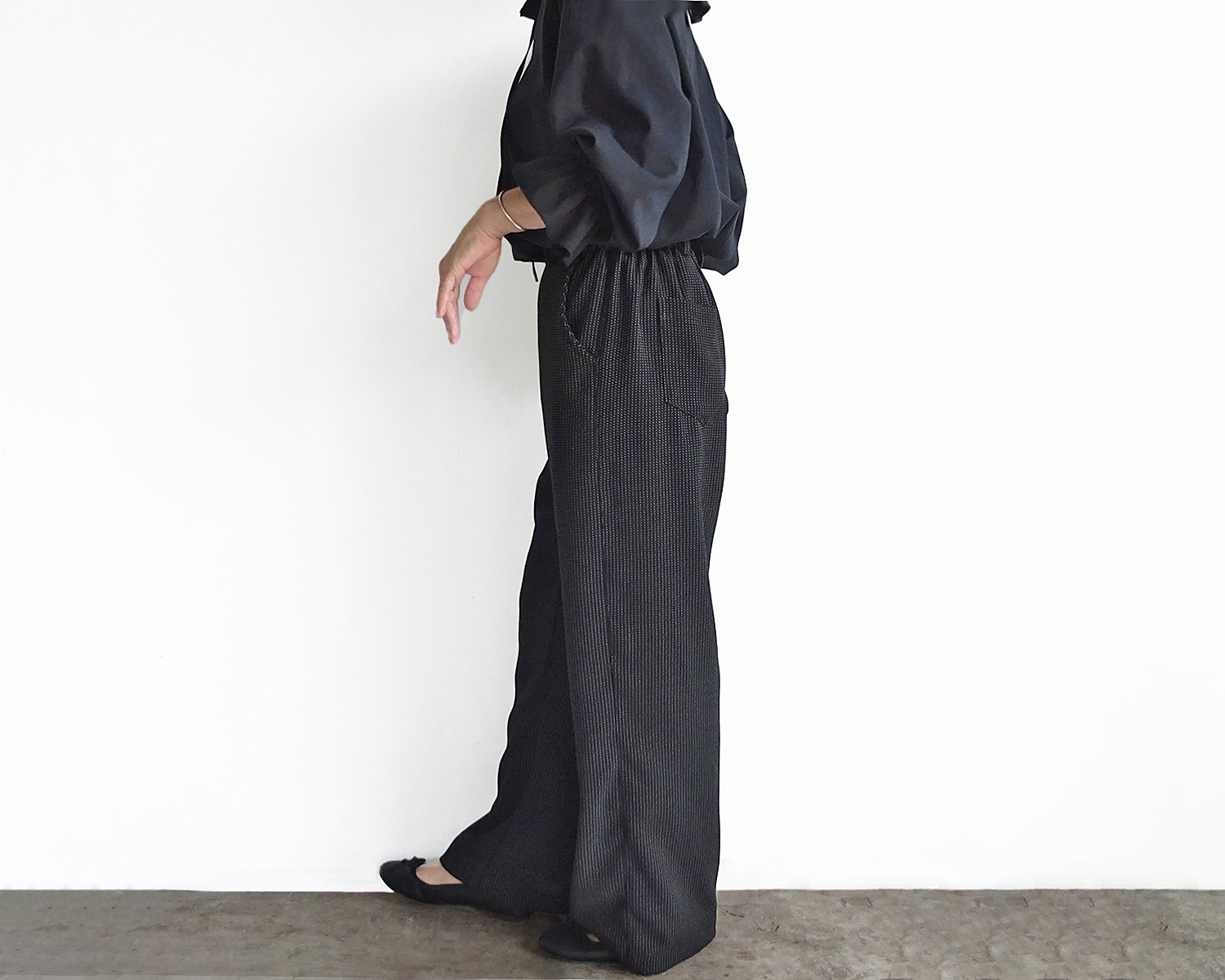 ピンストライプストレートパンツ（ブラック×ホワイト） 7,644円