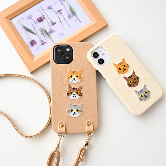 多機種対応 スマホケース 【 刺繍 まるっと 3匹の猫 】 スマホショルダー ねこ ネコ ペット アニマル A235I 1枚目の画像