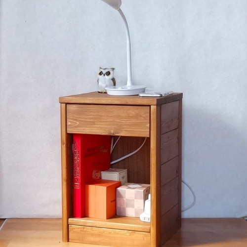 ハンドメイド　配線、モデムをスッキリ収納、ナイトテーブル、電話台、サイドテーブル 配線、コンセント、モデムがスッキリ収納できるナイトテーブル