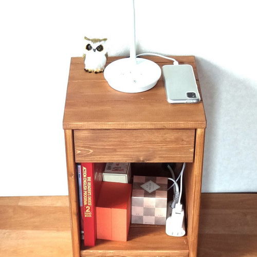 ハンドメイド　配線、モデムをスッキリ収納、ナイトテーブル、電話台、サイドテーブル 配線、コンセント、モデムがスッキリ収納できるナイトテーブル