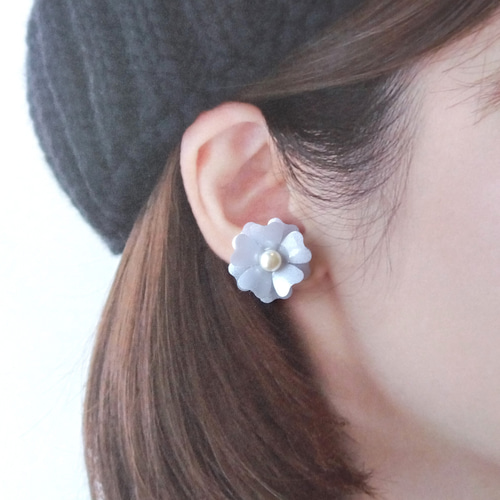 ハレの日に最適】スイートフラワー（サックスブルー）2WAYピアスor