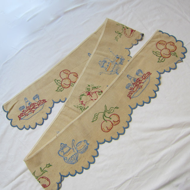 アンティーク フランス カワラナデシコと蝶の立体手刺繍 スカラップリネンランナー フランス アンティークリネン テーブルセンター カットワーク