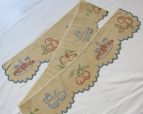 アンティーク フレンチリネン 珊瑚色の花/リーフ刺繍 フリンジ付きランナー α アンティーク フレンチリネン 珊瑚色の花/リーフ刺繍 フリンジ付き