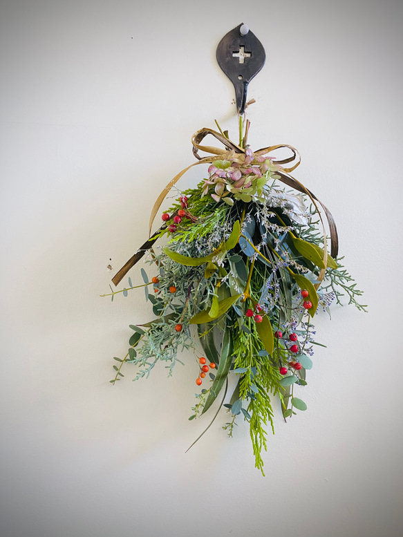 フレッシュグリーン　森の贈り物　ヤドリギ　クリスマススワッグ　今から飾ってお正月飾りでも楽しめる　縁起物　 7枚目の画像