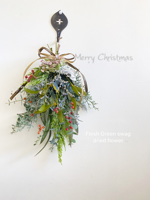 フレッシュグリーン　森の贈り物　ヤドリギ　クリスマススワッグ　今から飾ってお正月飾りでも楽しめる　縁起物　 1枚目の画像