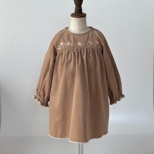 apolina kids アポリナ　限定コーデュロイ刺繍ワンピース apolina kids アポリナ 限定コーデュロイ刺繍ワンピース
