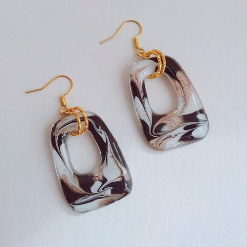 送料無料】レジン マーブル 黒 ブラック モノトーン 赤 レッド 大ぶり