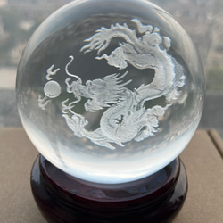 立体的な龍 置物 水晶玉 台座付き 直径80mm インテリア その他