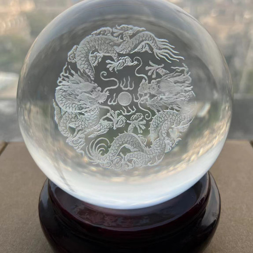 立体的な双龍 水晶玉 台座付き 直径80mm 置物インテリア その他