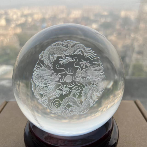 立体的な双龍 水晶玉 台座付き 直径80mm 置物インテリア その他