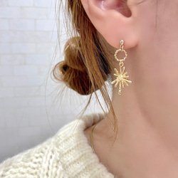 大人の雪の結晶揺めきゴールド ピアス / イヤリング ピアス（スタッド
