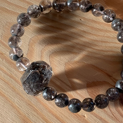 迫力ある大珠　ダイヤ元素 グラファイト水晶とヒマラヤ産 ブラックエレスチャル水晶のブレスレット 6枚目の画像