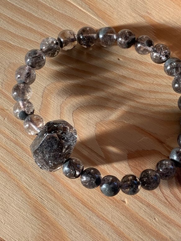 迫力ある大珠　ダイヤ元素 グラファイト水晶とヒマラヤ産 ブラックエレスチャル水晶のブレスレット 6枚目の画像