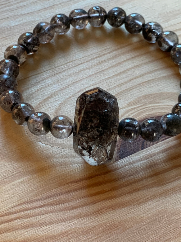 迫力ある大珠　ダイヤ元素 グラファイト水晶とヒマラヤ産 ブラックエレスチャル水晶のブレスレット 8枚目の画像