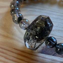 迫力ある大珠　ダイヤ元素 グラファイト水晶とヒマラヤ産 ブラックエレスチャル水晶のブレスレット 9枚目の画像