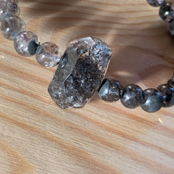 迫力ある大珠　ダイヤ元素 グラファイト水晶とヒマラヤ産 ブラックエレスチャル水晶のブレスレット 7枚目の画像