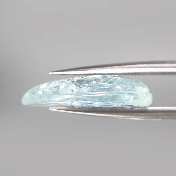 ◆ アクアマリン 6.7ct カービング ルース ペアシェイプ 4枚目の画像