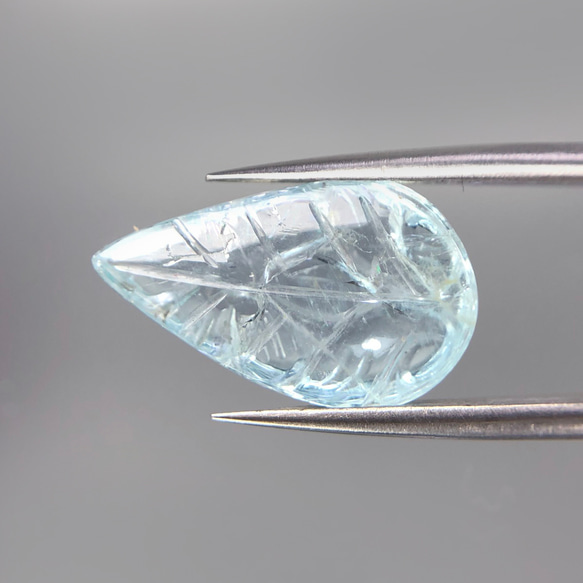 ◆ アクアマリン 6.7ct カービング ルース ペアシェイプ 3枚目の画像